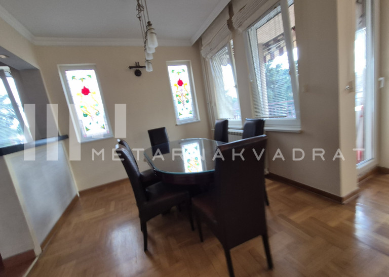 Hektorovićeva, garaža (ID: 1214) ID#1214