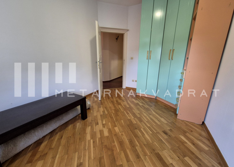 Hektorovićeva, garaža (ID: 1214) ID#1214