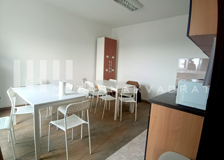 Beograd
                                                                                                    , Batajnica
                                                                                                    , Vojislava Mitrovića
                                                                slika 10