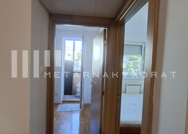 Višnjica, Maršala Tita, namešten, parking (ID: 1320) ID#1320