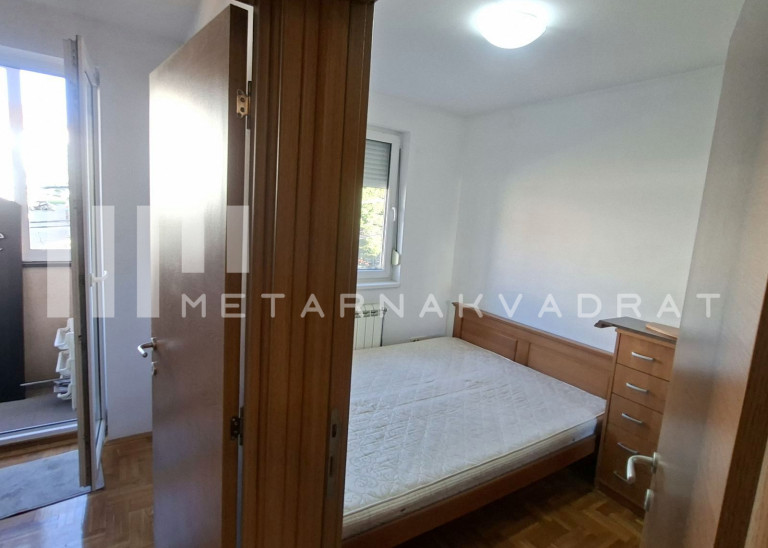 Višnjica, Maršala Tita, namešten, parking (ID: 1320) ID#1320