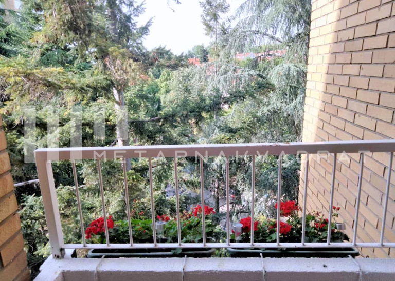 Beograd
                                                                                                    , Mirijevo II
                                                                                                    , Matice srpske
                                                                slika 12