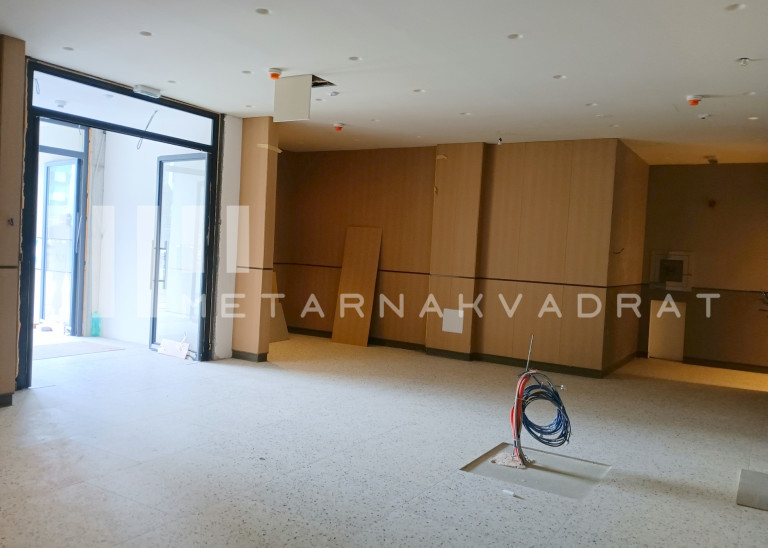 Nov neuseljavan stan preko puta Airport City-ja (ID: 1229) ID#1229