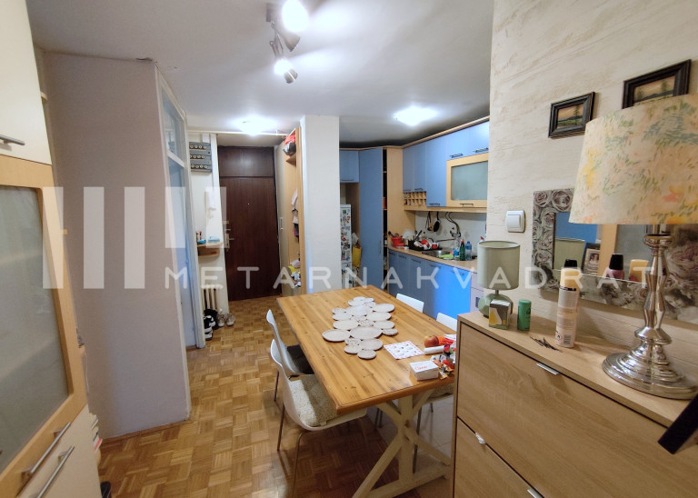 Beograd, Bežanijska kosa 1,opremljen 2.5 stan  (ID: 1180) ID#1180