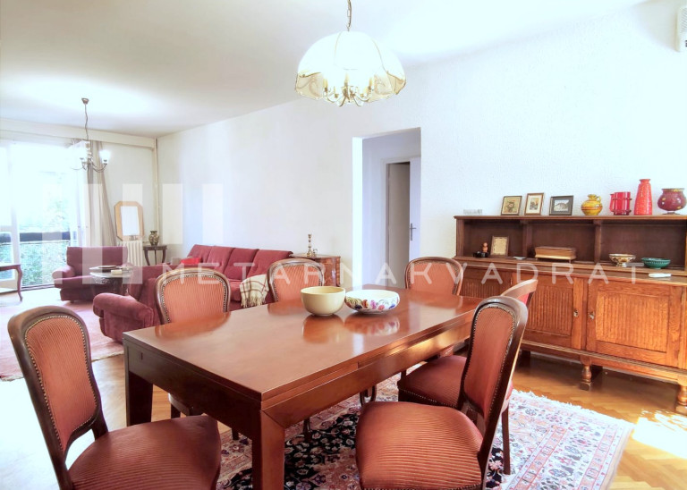 Mašinski fakultet, opremljen trosoban stan (ID: 1327) ID#1327