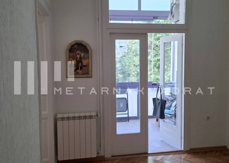 Beograd
                                                                                                    , Cvetni trg
                                                                                                    , Desanke Maksimović
                                                                slika 12