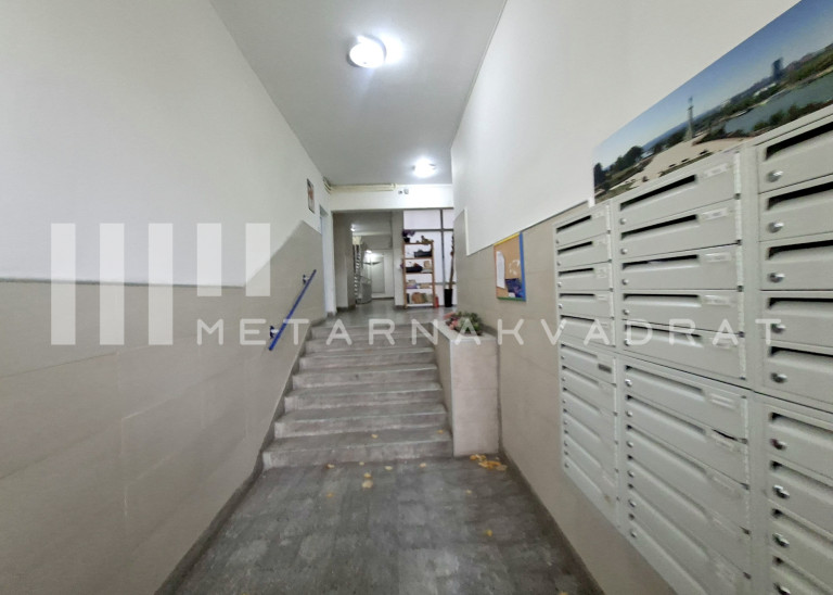 Beograd
                                                                                                    , Stari Merkator
                                                                                                    , Palmira Toljatija
                                                                slika 10