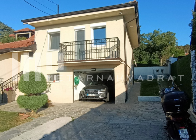 Beograd
                                                                                                    , Beli potok
                                                                                                    , Bulevar Patrijarha Germana
                                                                slika 15