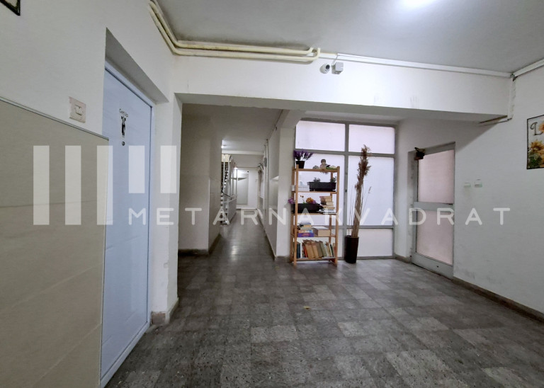 Beograd
                                                                                                    , Stari Merkator
                                                                                                    , Palmira Toljatija
                                                                slika 11