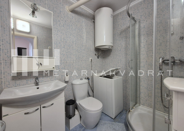 Beograd
                                                                                                    , Novi Merkator
                                                                                                    , Bulevar Zorana Đinđića
                                                                slika 11