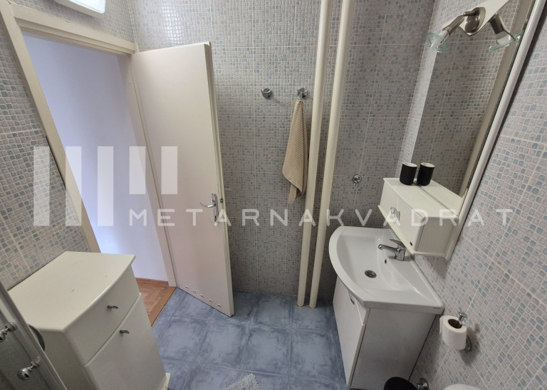 Beograd
                                                                                                    , Novi Merkator
                                                                                                    , Bulevar Zorana Đinđića
                                                                slika 12