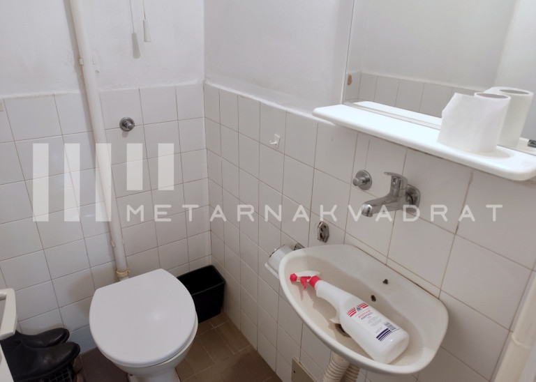 Beograd
                                                                                                    , Cerak vinogradi
                                                                                                    , Vinogradski venac
                                                                slika 10