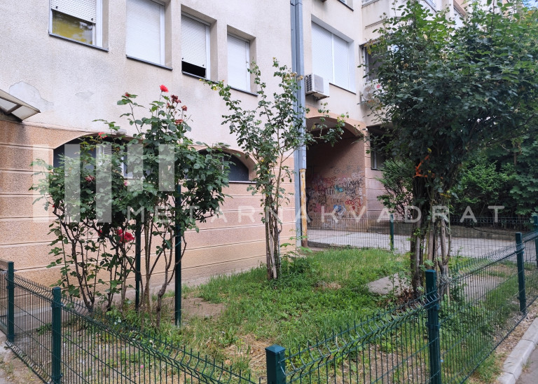 Beograd
                                                                                                    , Sunčana Padina
                                                                                                    , Trebevićka
                                                                slika 11
