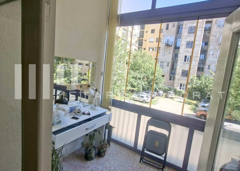 Beograd
                                                                                                    , Cvetni trg
                                                                                                    , Desanke Maksimović
                                                                slika 14