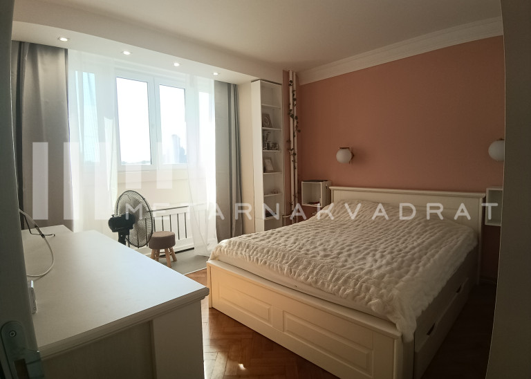 Beograd
                                                                                                    , Tašmajdan
                                                                                                    , Dvadeset sedmog marta
                                                                slika 3