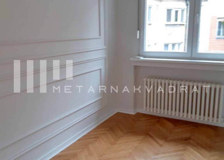 Beograd
                                                                    , Vračar
                                                                                                    , Kalenić pijaca
                                                                                                    , Mutapova
                                                                slika 1