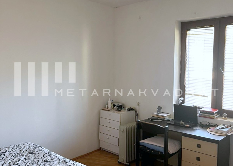 Beograd
                                                                                                    , Kalenić pijaca
                                                                                                    , Hadži Đerina
                                                                slika 3