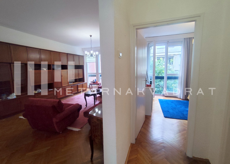 Mašinski fakultet, opremljen trosoban stan (ID: 1327) ID#1327