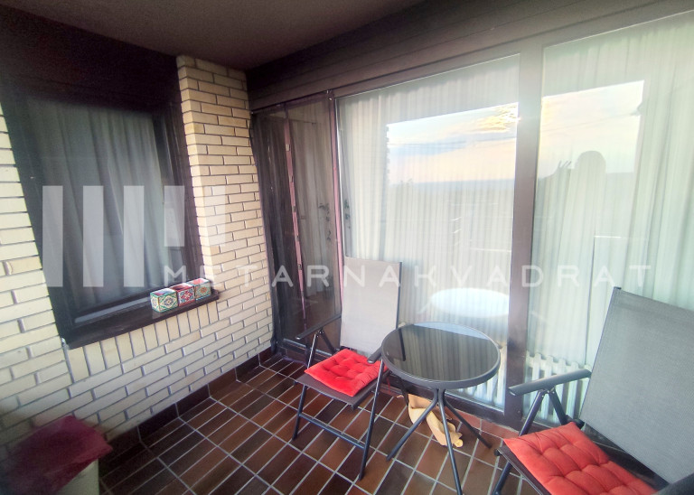 Beograd
                                                                                                    , Cerak vinogradi
                                                                                                    , Vinogradski venac
                                                                slika 12