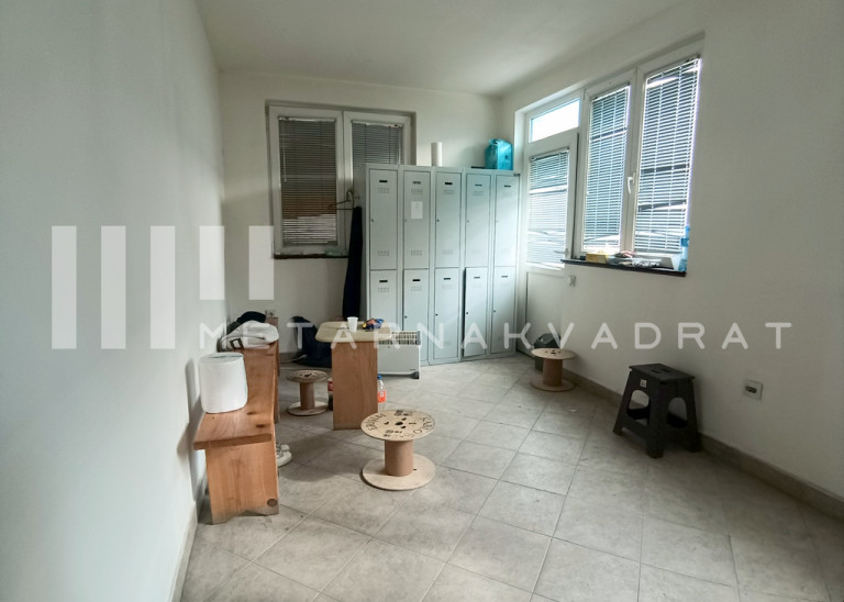 Batajnica, Vojislava Mitrovića, hala - magacin (ID: 1286) ID#1286