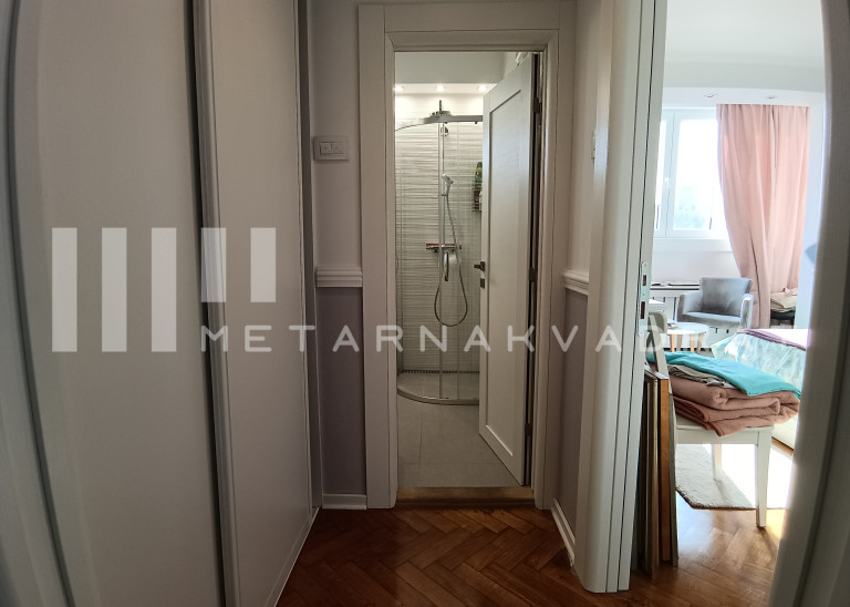 Beograd
                                                                                                    , Tašmajdan
                                                                                                    , Dvadeset sedmog marta
                                                                slika 6