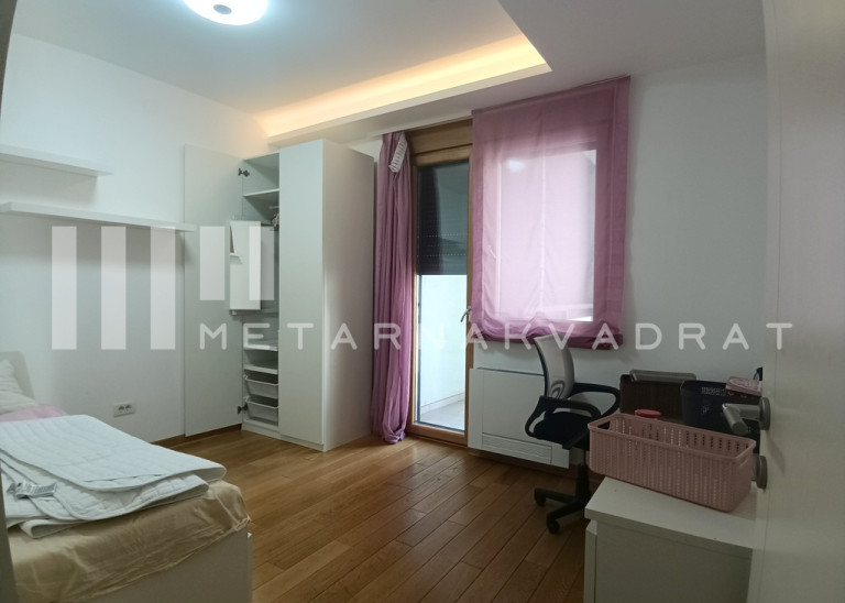 Crveni krst, Žička, lux (ID: 1221) ID#1221