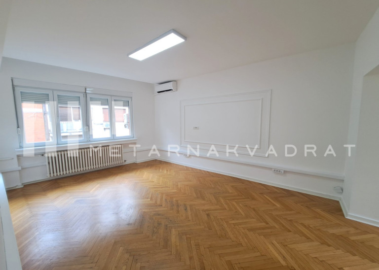 Vračar, Kalenić pijaca, Mutapova, odličan (ID: 414) ID#414 900 €