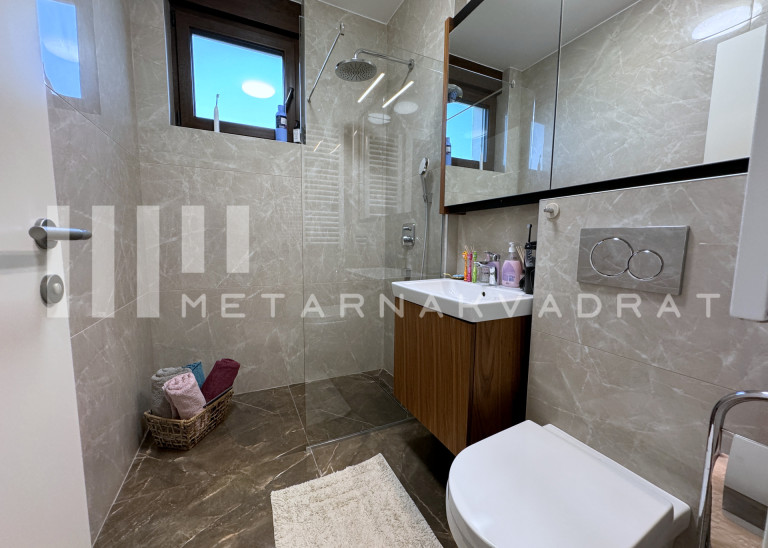 Banovo brdo, Petra Martinovića, lux (ID: 968) ID#99968