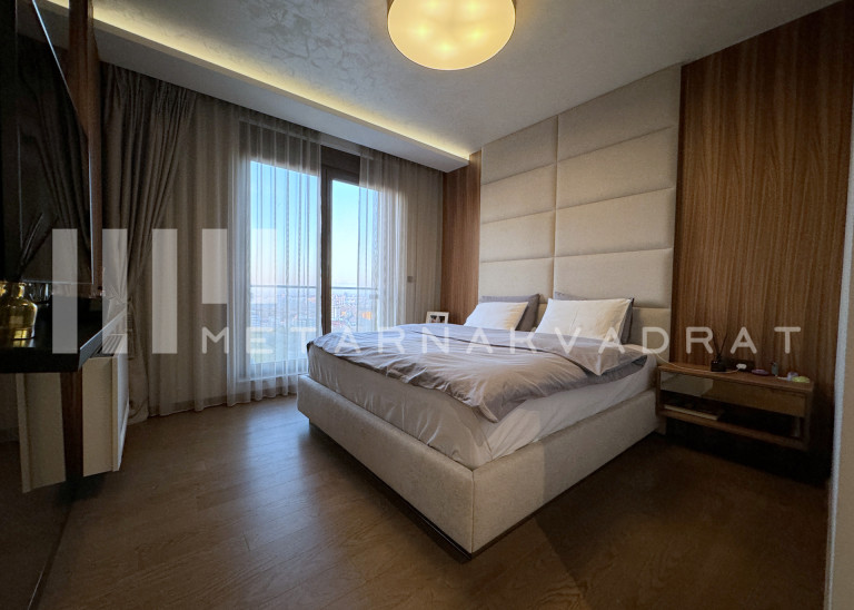 Banovo brdo, Petra Martinovića, lux (ID: 968) ID#99968