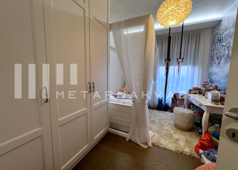 Banovo brdo, Petra Martinovića, lux (ID: 968) ID#99968