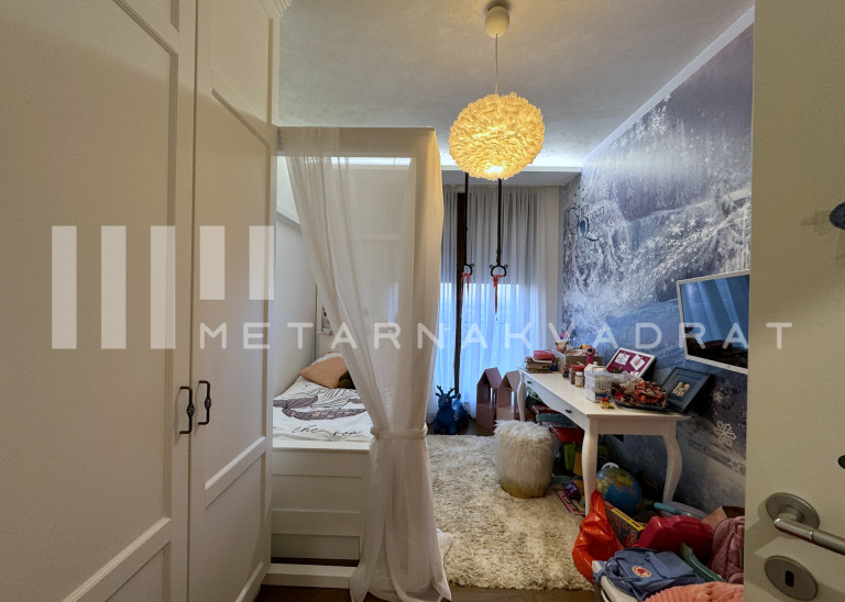 Beograd
                                                                                                    , Banovo brdo
                                                                                                    , Petra Martinovića
                                                                slika 10