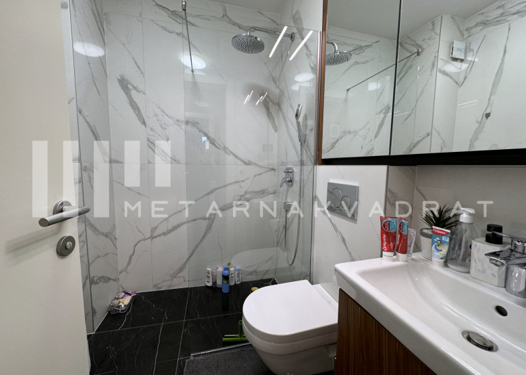 Beograd
                                                                                                    , Banovo brdo
                                                                                                    , Petra Martinovića
                                                                slika 11