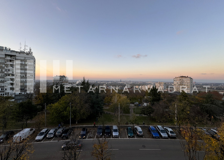 Beograd
                                                                                                    , Banovo brdo
                                                                                                    , Petra Martinovića
                                                                slika 13