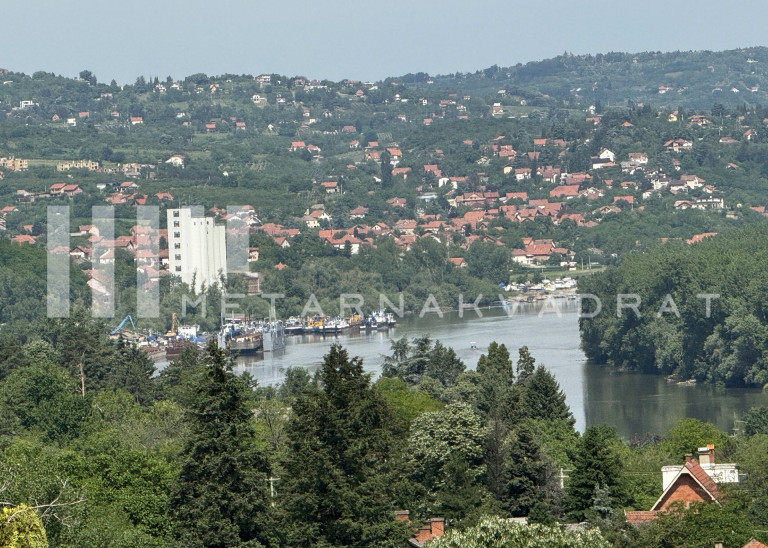 Beograd
                                                                                                    , Grocka
                                                                                                    , Malo Rujište
                                                                slika 19