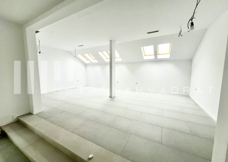 Beograd
                                                                                                    , Centar
                                                                                                    , Gundulićeva
                                                                slika 2