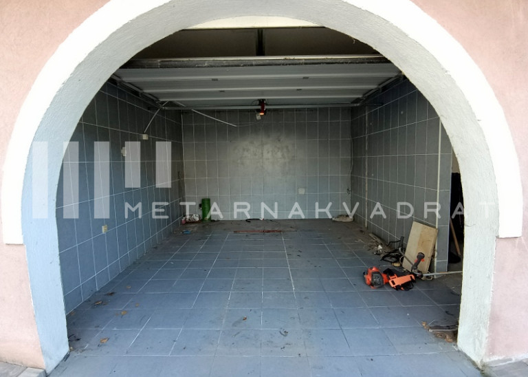 Beograd
                                                                                                    , Borča
                                                                                                    , Mihaila Šolohova
                                                                slika 14