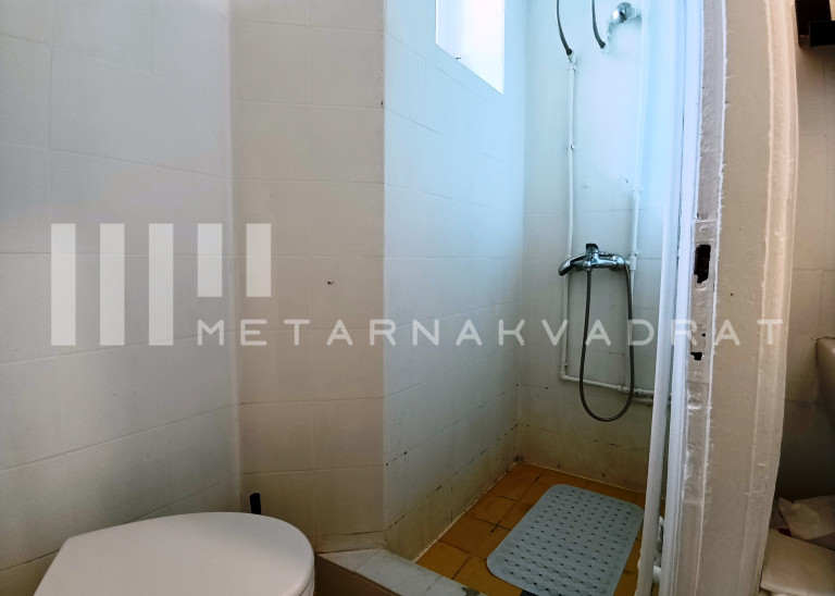 Beograđanka, Zeleni venac, Admirala Geprata (ID: 1177) ID#1177 Beograđanka, Zeleni venac, Admirala Geprata (ID: 1177) ID#1177