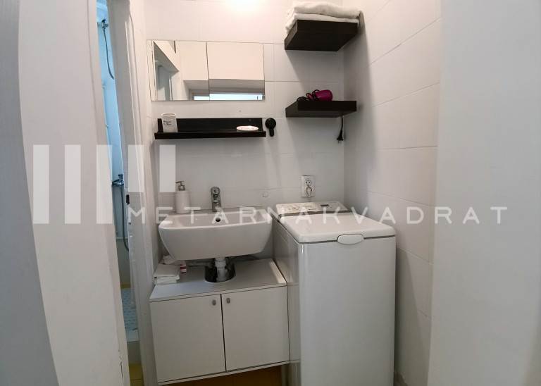 Beograđanka, Zeleni venac, Admirala Geprata (ID: 1177) ID#1177 Beograđanka, Zeleni venac, Admirala Geprata (ID: 1177) ID#1177