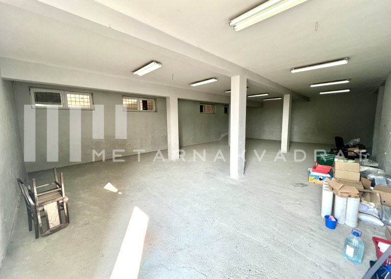 Beograd
                                                                                                    , Grocka
                                                                                                    , Bulevar Revolucije
                                                                slika 11