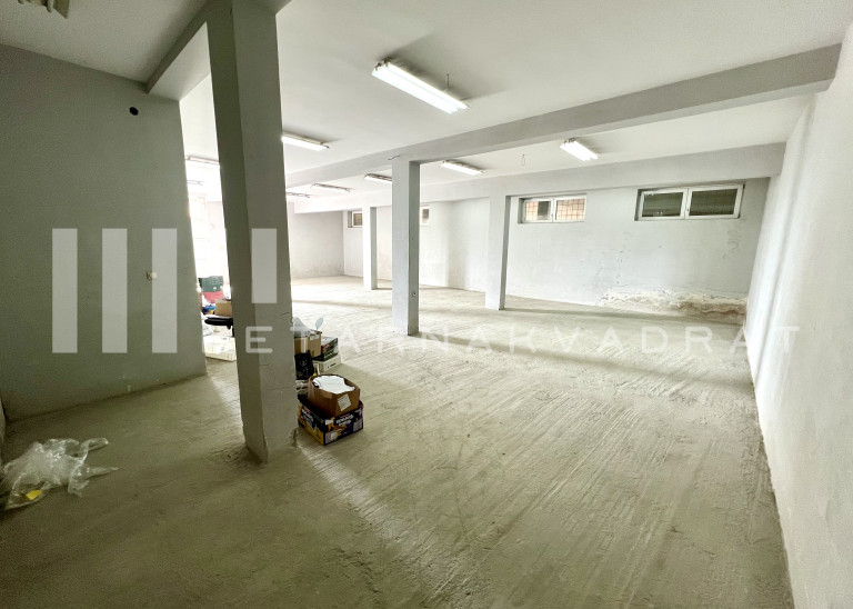 Beograd
                                                                                                    , Grocka
                                                                                                    , Bulevar Revolucije
                                                                slika 10