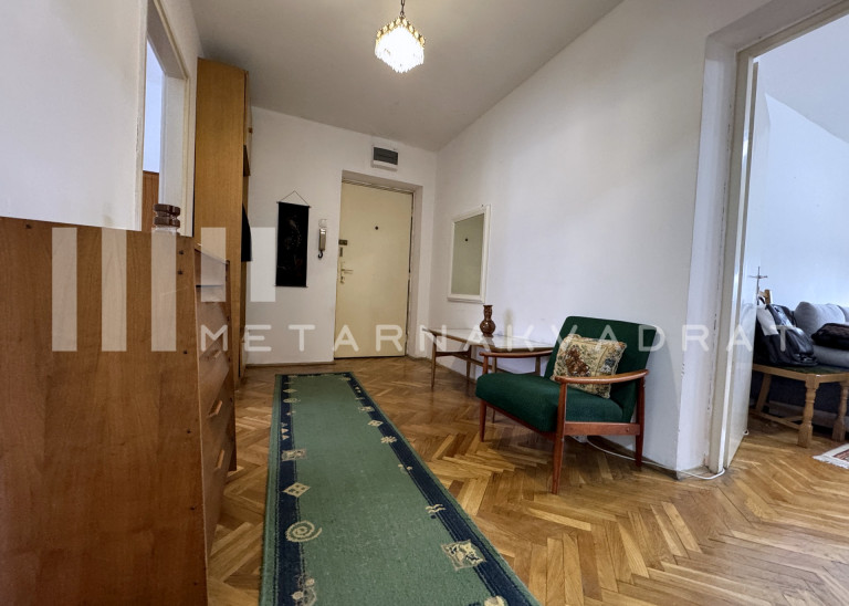 Kalenić pijaca, Nevesinjska, odličan (ID: 1250) ID#1250