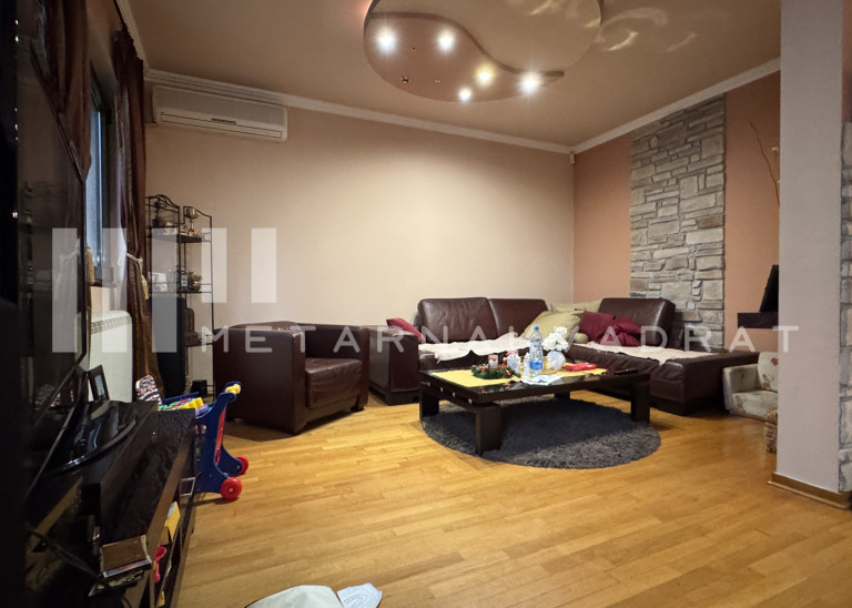 Porodična dvoetažna kuća, 220m2, Pančevo, Tesla (ID: 1261) ID#1261