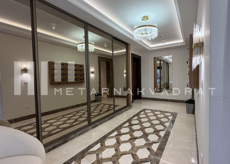 Stari grad,lux stan u novogradnji sa bazenom, garaža ID#1271 2.000 €