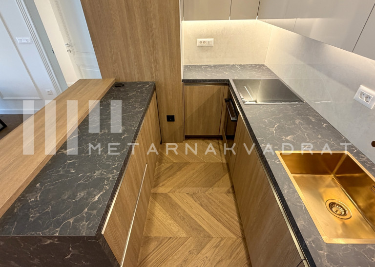 Stari grad,lux stan u novogradnji sa bazenom, garaža ID#1271