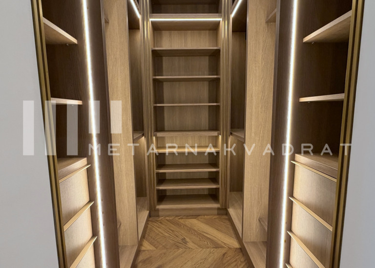 Stari grad,lux stan u novogradnji sa bazenom, garaža ID#1271