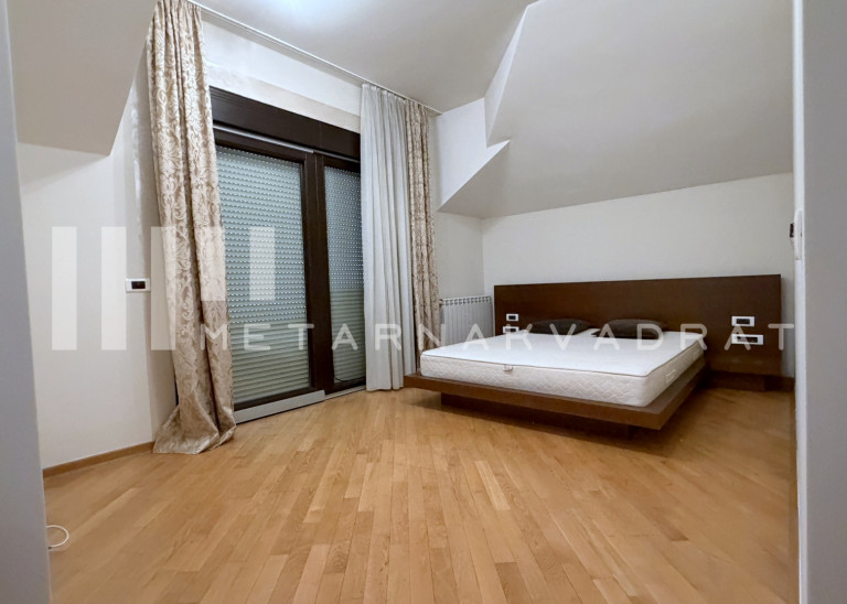 Beograd
                                                                                                    , Senjak
                                                                                                    , Vladete Kovačevića
                                                                slika 10