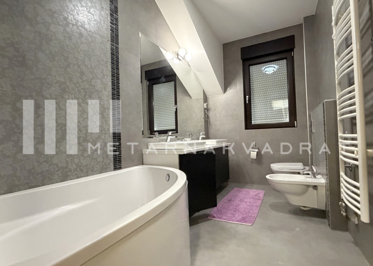 Beograd
                                                                                                    , Senjak
                                                                                                    , Vladete Kovačevića
                                                                slika 12