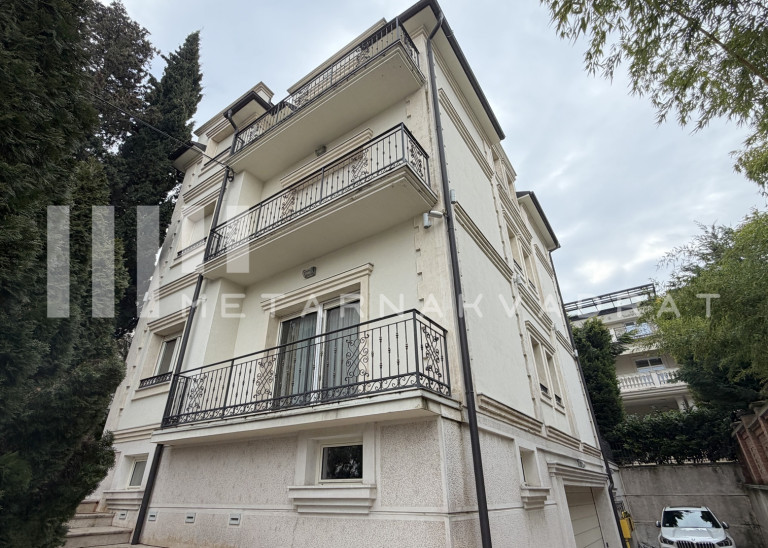 Beograd
                                                                                                    , Senjak
                                                                                                    , Vladete Kovačevića
                                                                slika 18