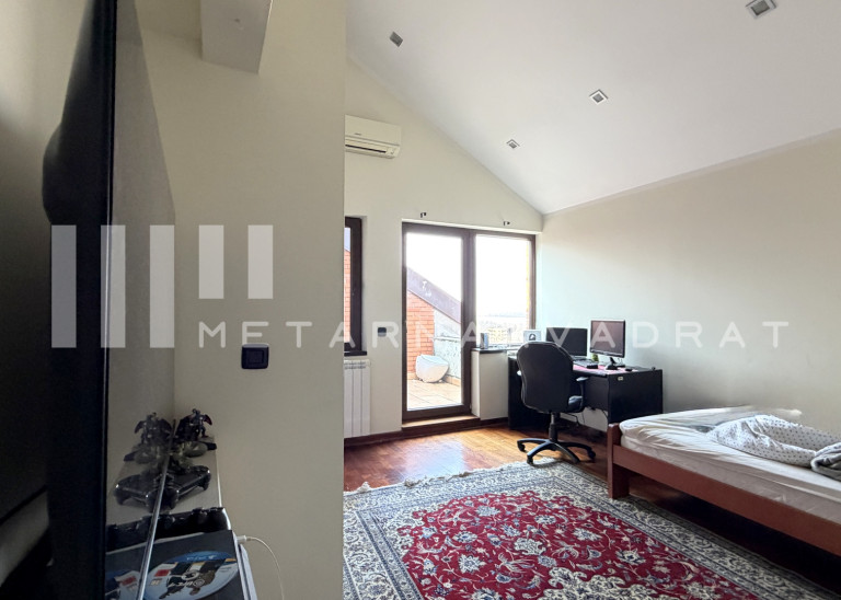 Beograd
                                                                                                    , Višnjička banja
                                                                                                    , Brane Petronijevića
                                                                slika 14