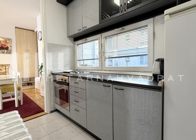 Beograd
                                                                                                    , Sava centar
                                                                                                    , Bulevar Arsenija Čarnojevića
                                                                slika 13